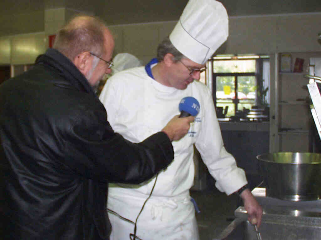 InterviewN.JPG (41252 Byte)