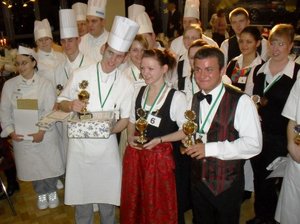 Harzer Jugendmeister 2010 vorne mitte Kathrin Rüssel Hotelfachfrau links Sven Meyer Koch rechts Jan Bergert Restaurantfachmann